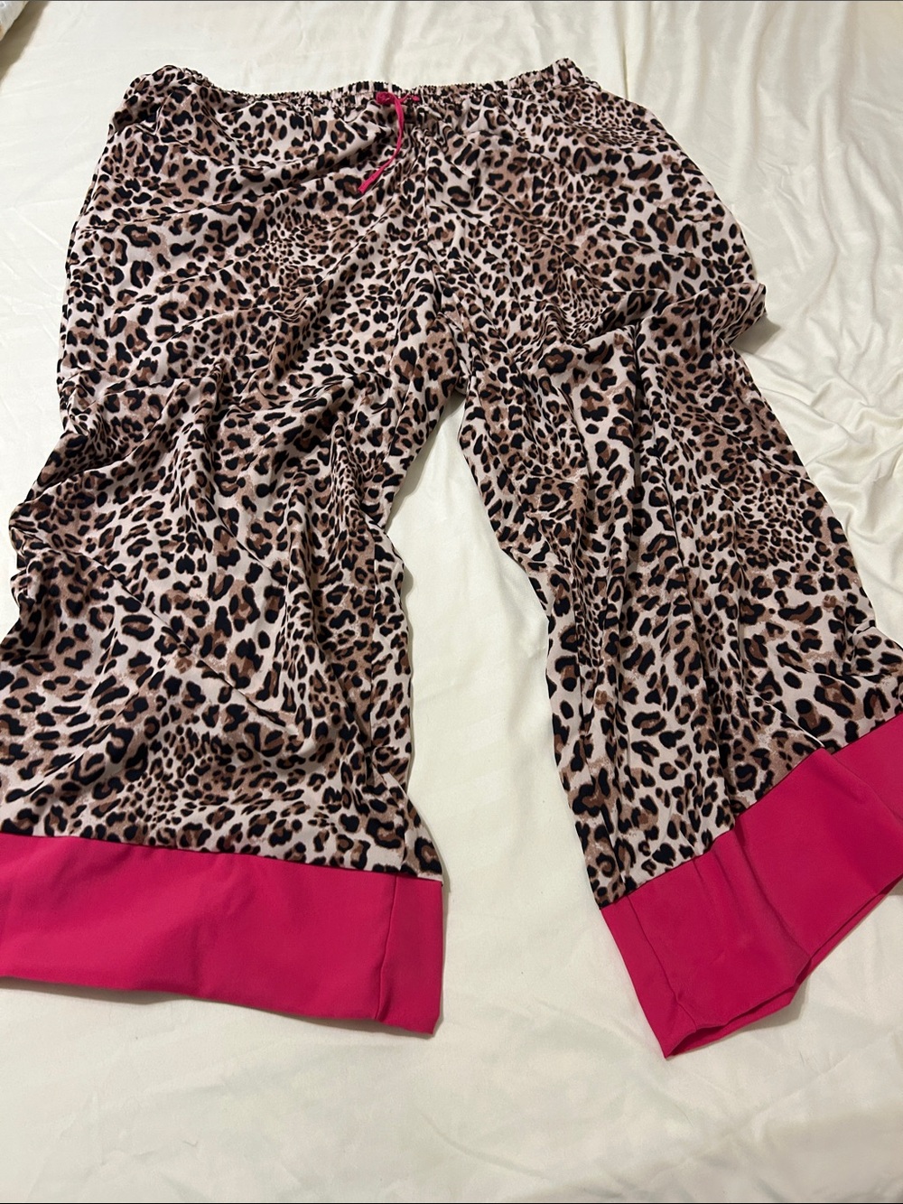 SHEIN Leopard Print Wide Leg Pants & Top Set with Pink Trim 🩷🩷🩷🩷🩷— GENTLY USED - Picture 4 of 6